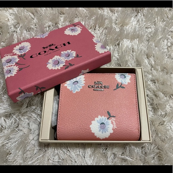 🌸🌸🆕 Coach Boxed Snap Wallet With Daisy Print🌸 - Picture 2 of 11
